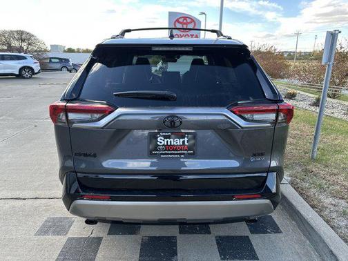 2025 Toyota RAV4 Hybrid SE