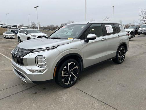 2024 Mitsubishi Outlander SE