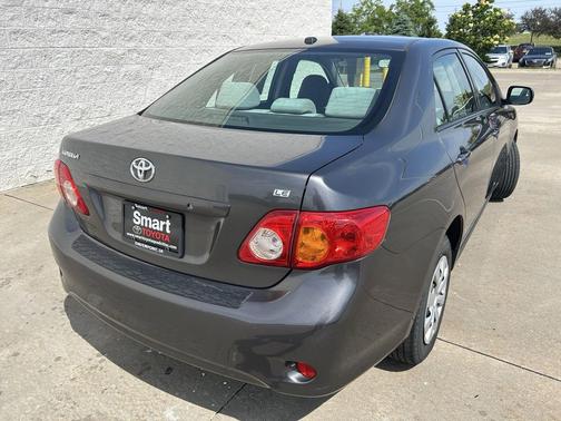 Gray 2009 Toyota Corolla LE
