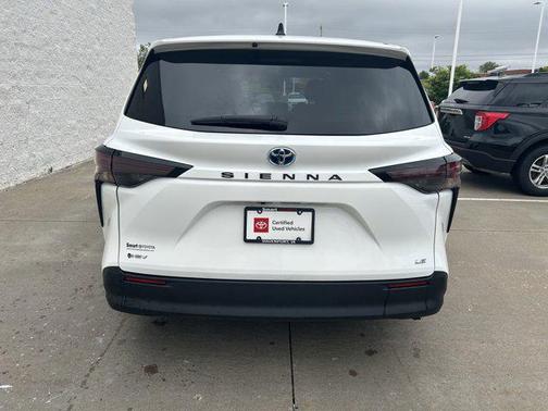 Ice Cap 2025 Toyota Sienna LE