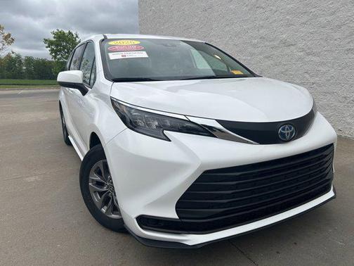 Ice Cap 2025 Toyota Sienna LE