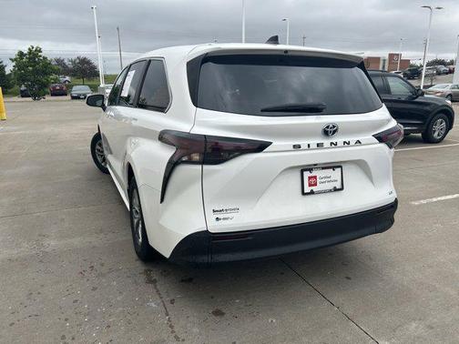 Ice Cap 2025 Toyota Sienna LE