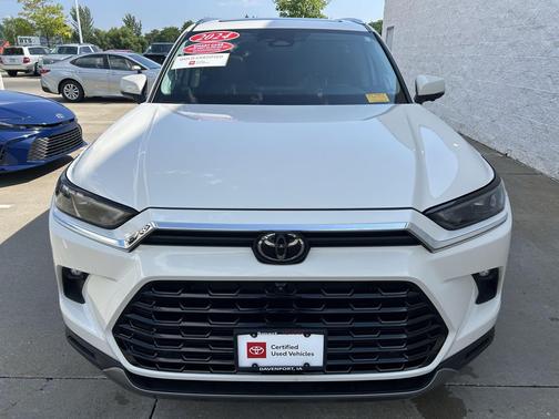 Cream 2024 Toyota Grand Highlander Platinum