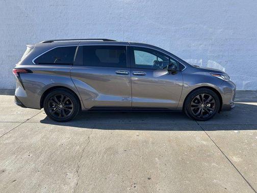 2022 Toyota Sienna XSE 7 Passenger