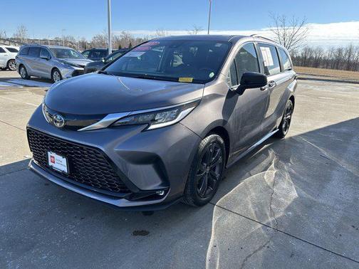 2022 Toyota Sienna XSE 7 Passenger