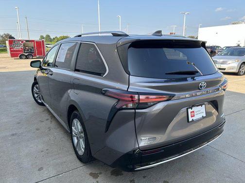 2022 Toyota Sienna Platinum 7 Passenger