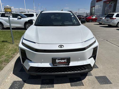 Pearl 2026 Toyota C-HR XSE