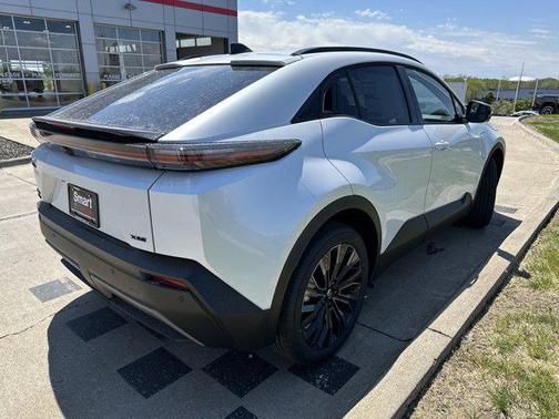 Pearl 2026 Toyota C-HR XSE