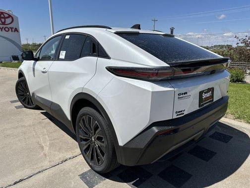 Pearl 2026 Toyota C-HR XSE