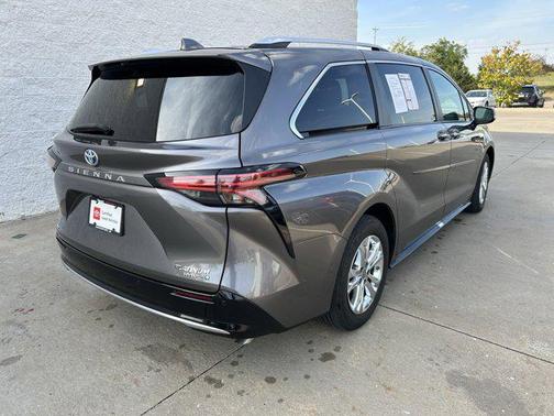 2024 Toyota Sienna Platinum 7 Passenger