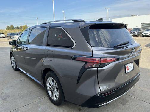 2024 Toyota Sienna Platinum 7 Passenger
