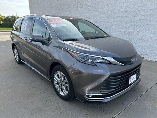 2024 Toyota Sienna Platinum 7 Passenger