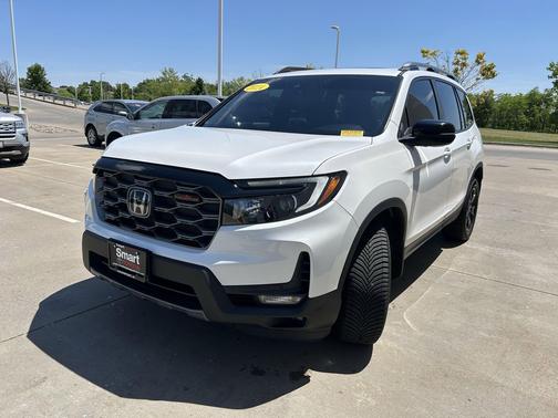 Platinum White Pearl 2024 Honda Passport TrailSport