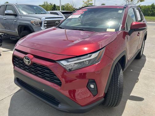 Pearl 2025 Toyota RAV4 XLE Premium