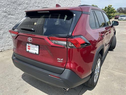 Pearl 2025 Toyota RAV4 XLE Premium