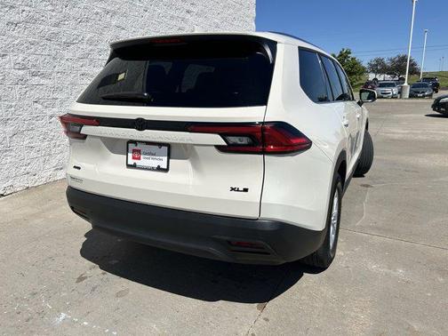 Cream 2024 Toyota Grand Highlander XLE