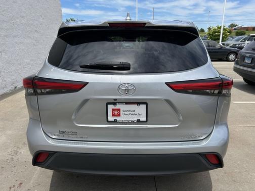Celestial Silver Metallic 2020 Toyota Highlander XLE