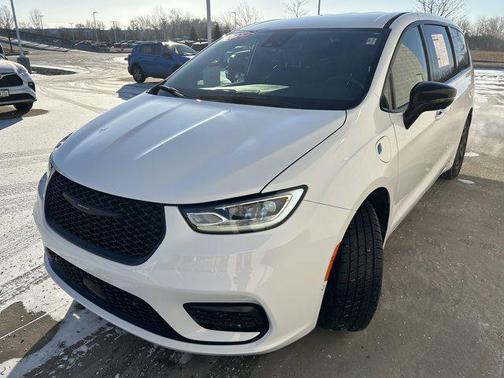 2024 Chrysler Pacifica Hybrid S Appearance Pkg