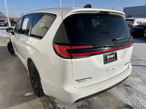 2024 Chrysler Pacifica Hybrid S Appearance Pkg