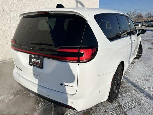 2024 Chrysler Pacifica Hybrid S Appearance Pkg