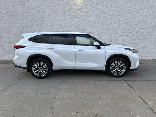 2023 Toyota Highlander Platinum
