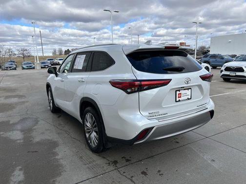 2023 Toyota Highlander Platinum