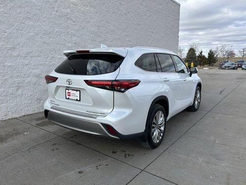 2023 Toyota Highlander Platinum