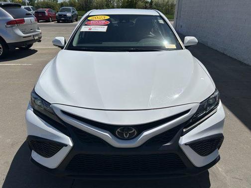 Ice 2023 Toyota Camry SE
