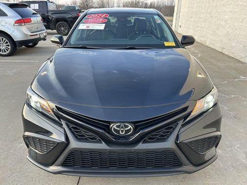 Midnight Black Metallic 2024 Toyota Camry SE