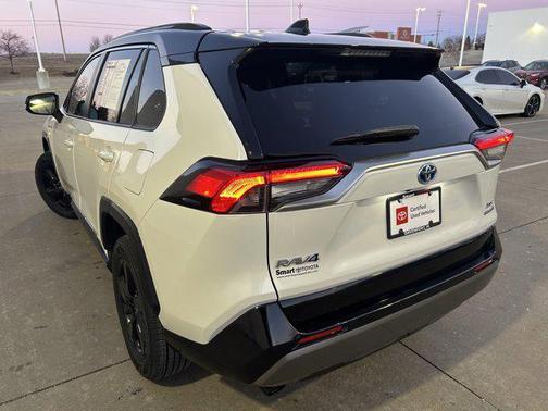 2021 Toyota RAV4 Hybrid SE