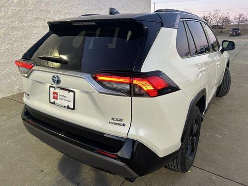 2021 Toyota RAV4 Hybrid SE