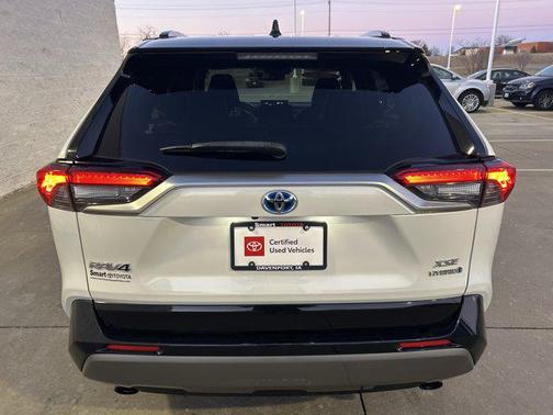 2021 Toyota RAV4 Hybrid SE