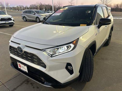 2021 Toyota RAV4 Hybrid SE