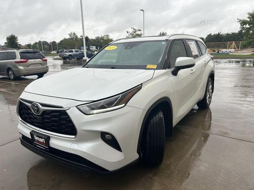 Pearl 2023 Toyota Highlander Limited