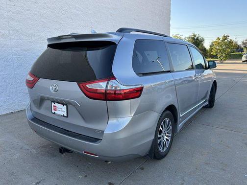 2018 Toyota Sienna XLE Premium