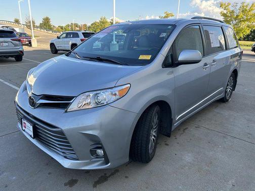 2018 Toyota Sienna XLE Premium