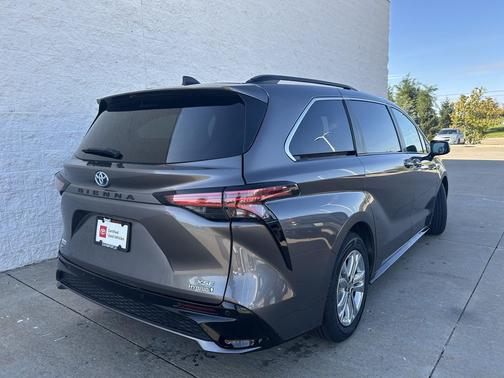 Predawn Gray Mica 2022 Toyota Sienna XSE 7 Passenger