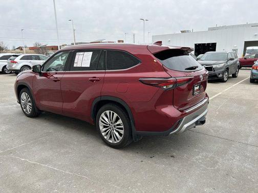 2025 Toyota Highlander Platinum