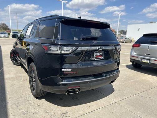 Mosaic Black Metallic 2021 Chevrolet Traverse Premier