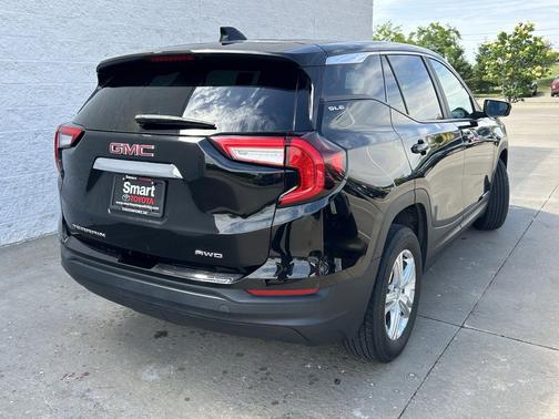 Ebony Twilight Metallic 2024 GMC Terrain SLE