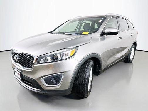 Titanium Silver 2017 Kia Sorento LX