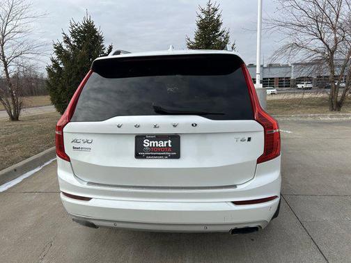 2017 Volvo XC90 T6 Momentum