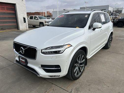 2017 Volvo XC90 T6 Momentum