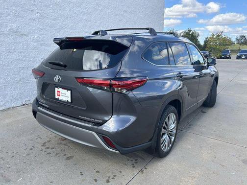 2022 Toyota Highlander Platinum