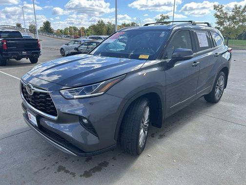 2022 Toyota Highlander Platinum