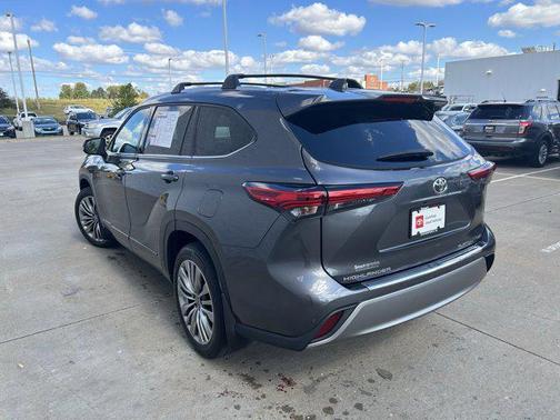 2022 Toyota Highlander Platinum