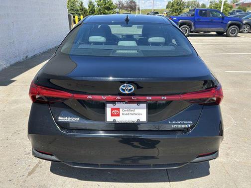 Midnight Black Metallic 2022 Toyota Avalon Hybrid Limited