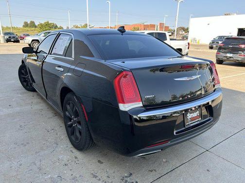 2016 Chrysler 300C Base