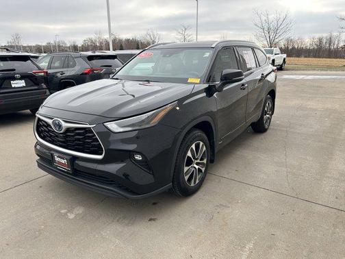 2022 Toyota Highlander Hybrid XLE