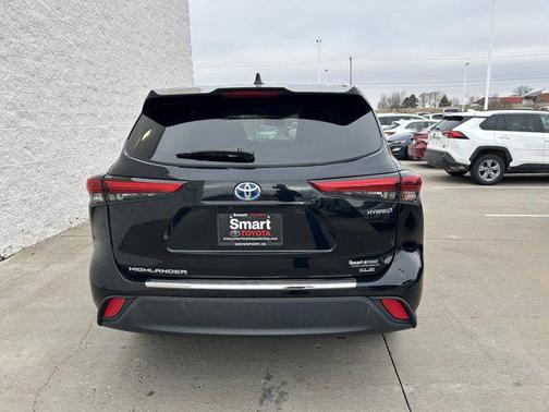 2022 Toyota Highlander Hybrid XLE